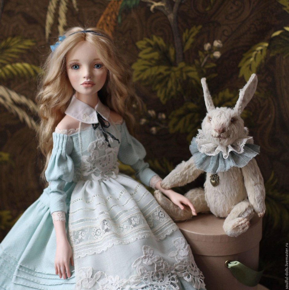 Кукла Алиса в стране чудес