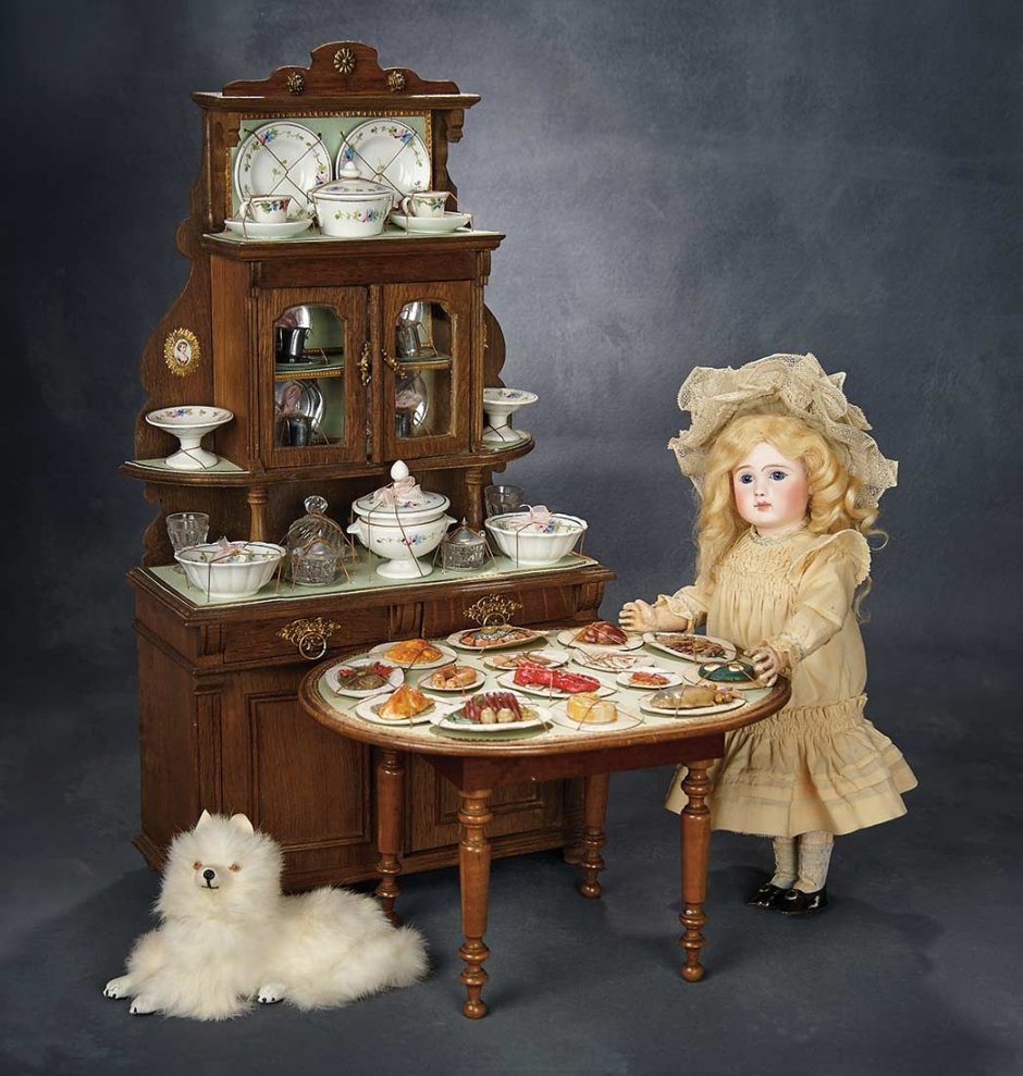 Старинная кукольная мебель