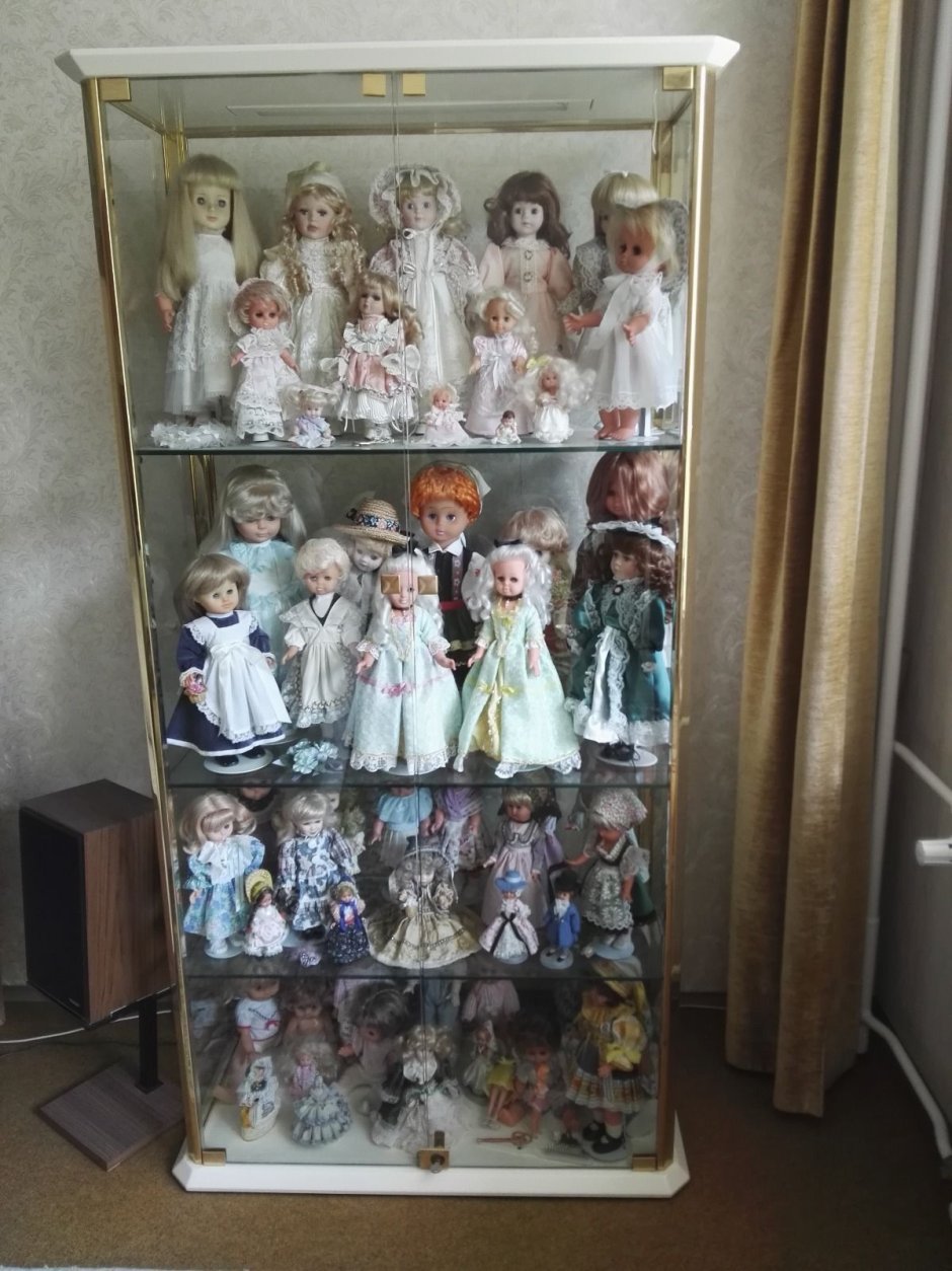 Витрина для коллекции кукол