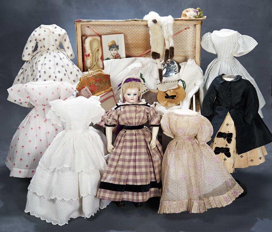 Старинные кукольные одежды