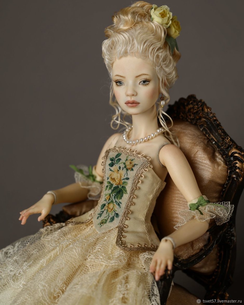 Фарфоровая шарнирная кукла