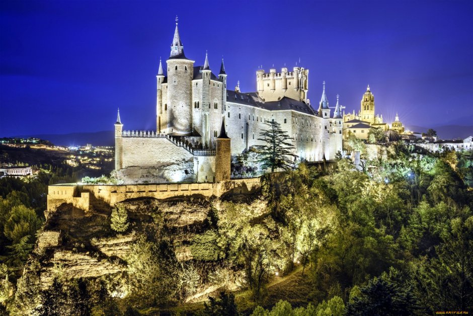 Атмосферные картинки Испании замки
