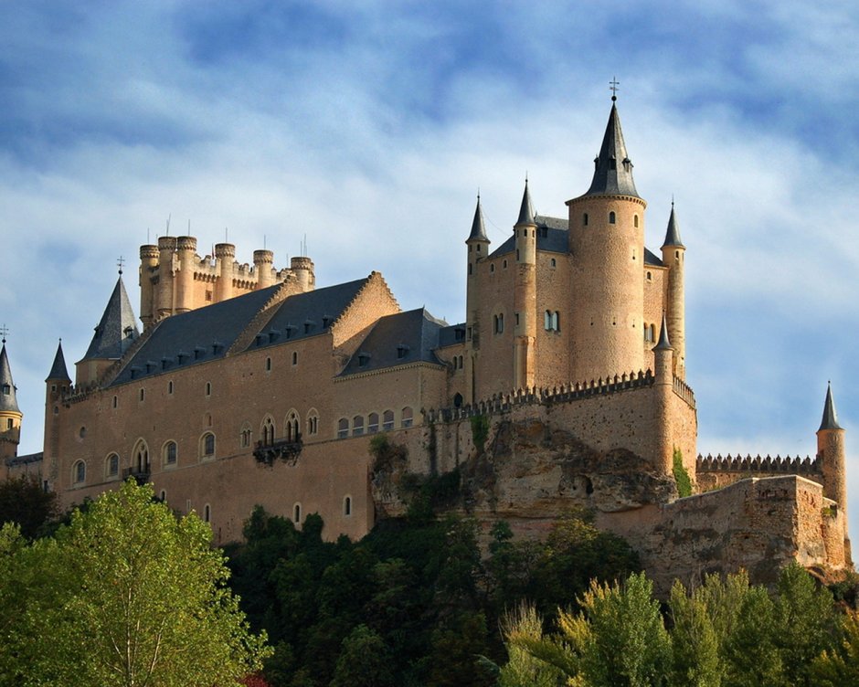 Королевский замок Алькасар (Испания)