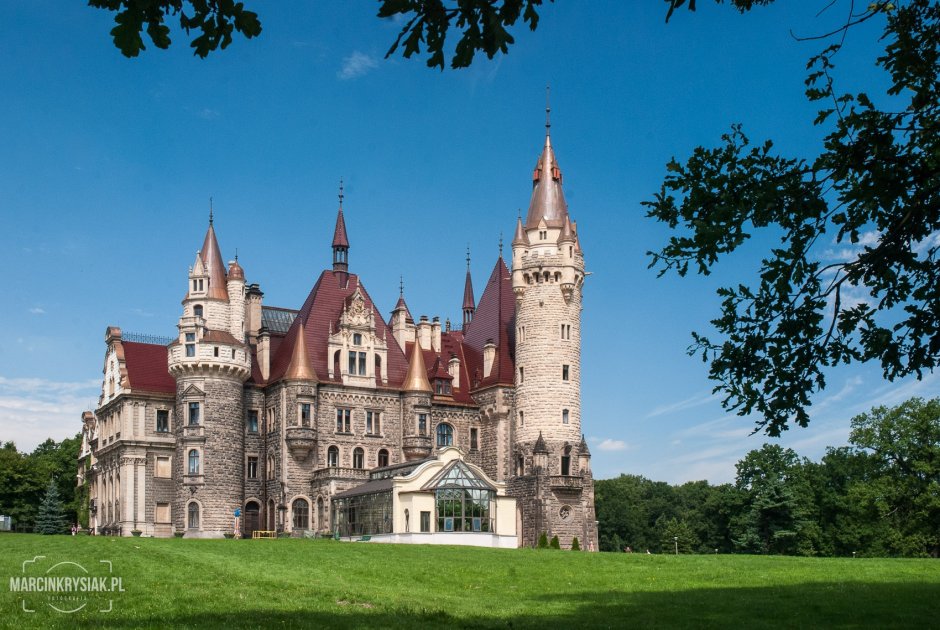 Мошененский замок в Польше