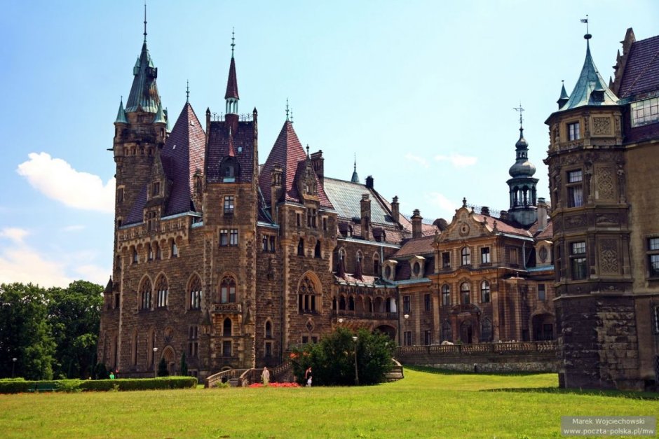 Замок мошна в Польше