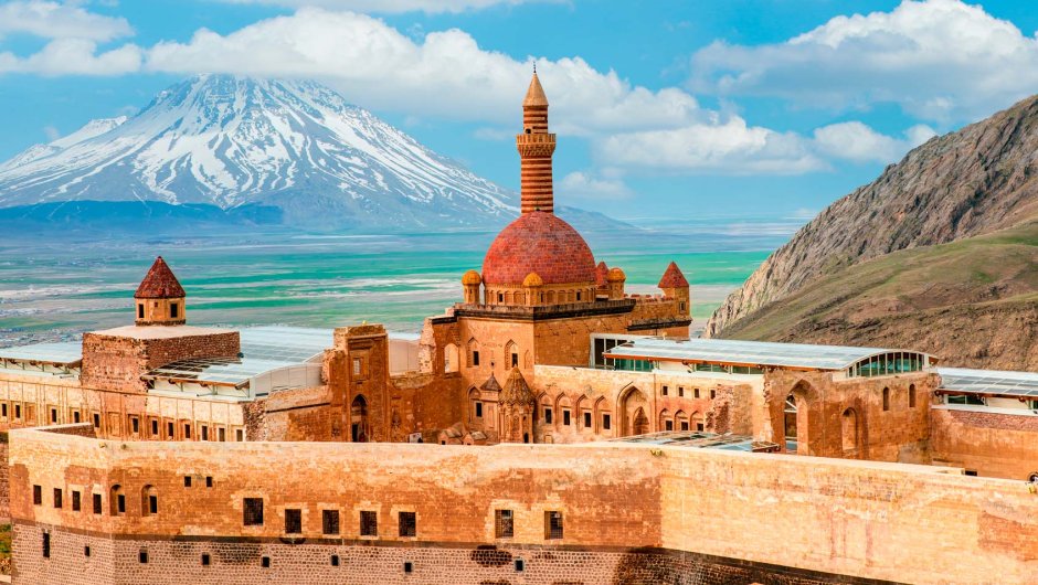 Isnak Pasha Sarayi