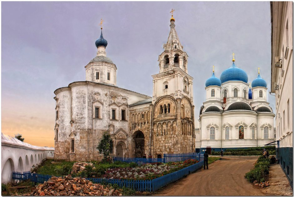 Каменный дворец в Боголюбово