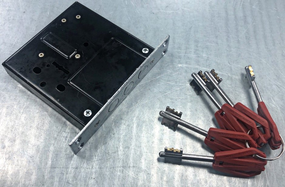 Замок врезной Master-Lock 2514с-3р (3 ригеля сувальдный)