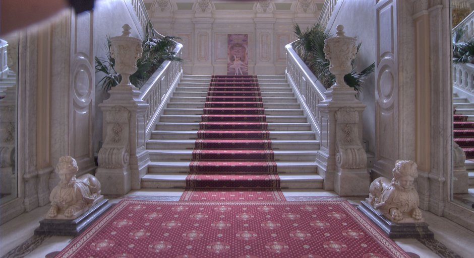 Константиновский дворец парадная лестница