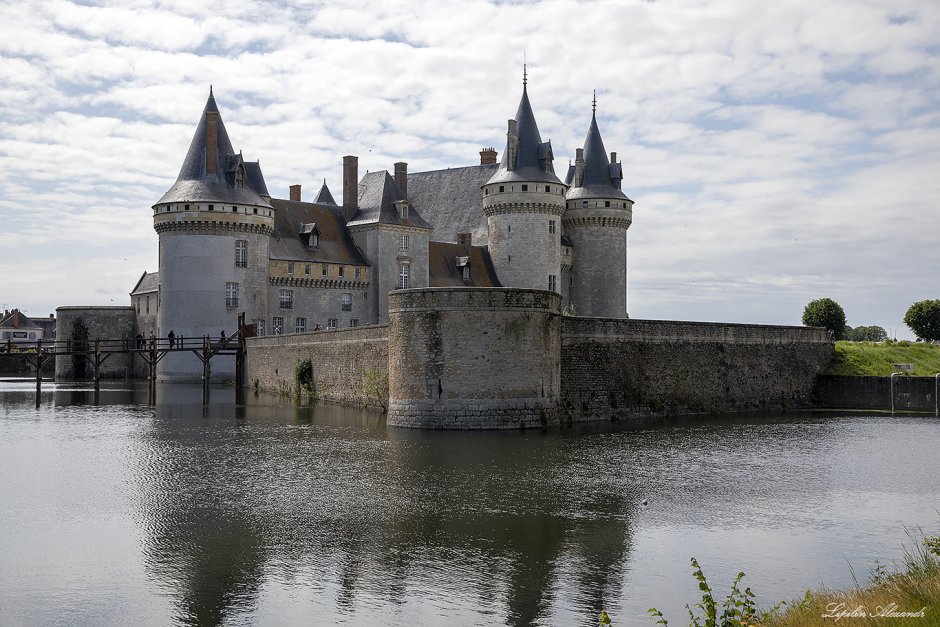 Замок Сюлли Франция