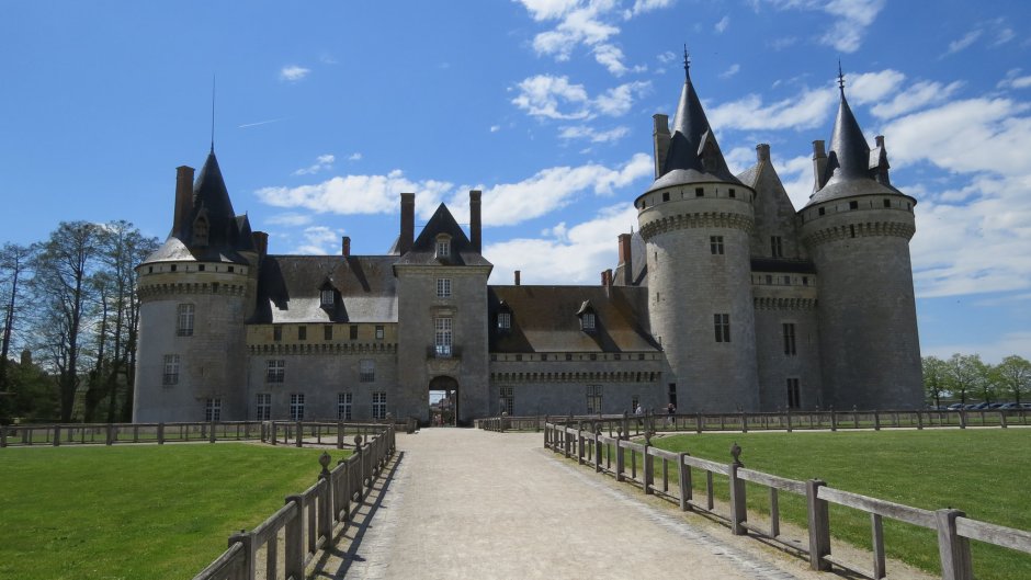 Замок Сюлли-сюр-Шер