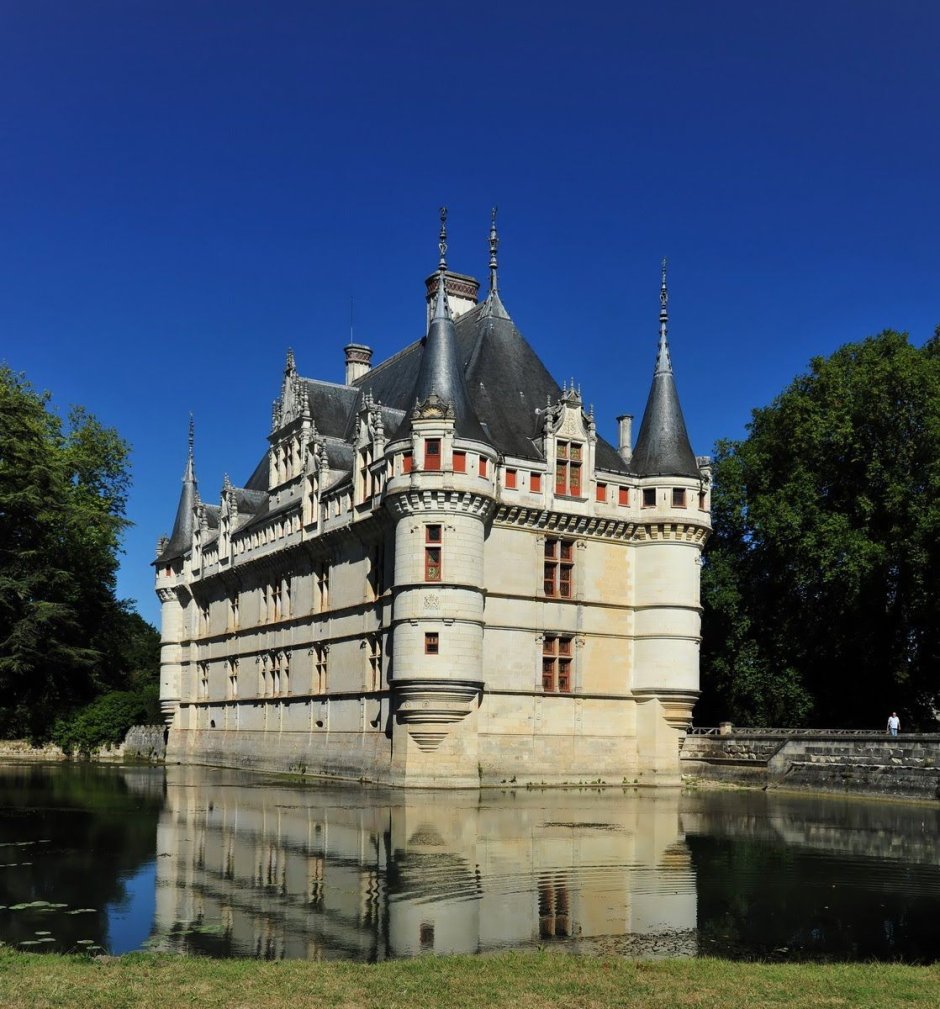 Французский замок Людовика 16