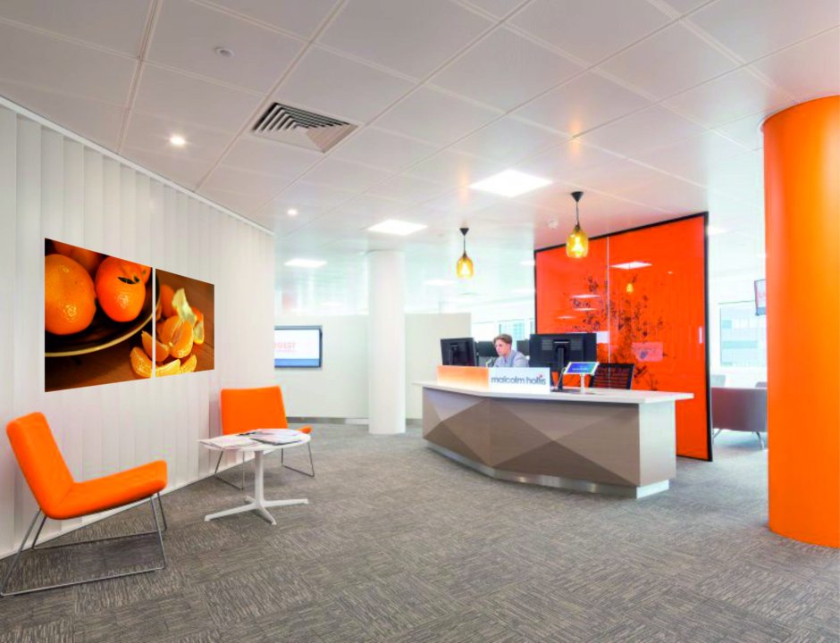 Офис в бело-оранжевом стиле