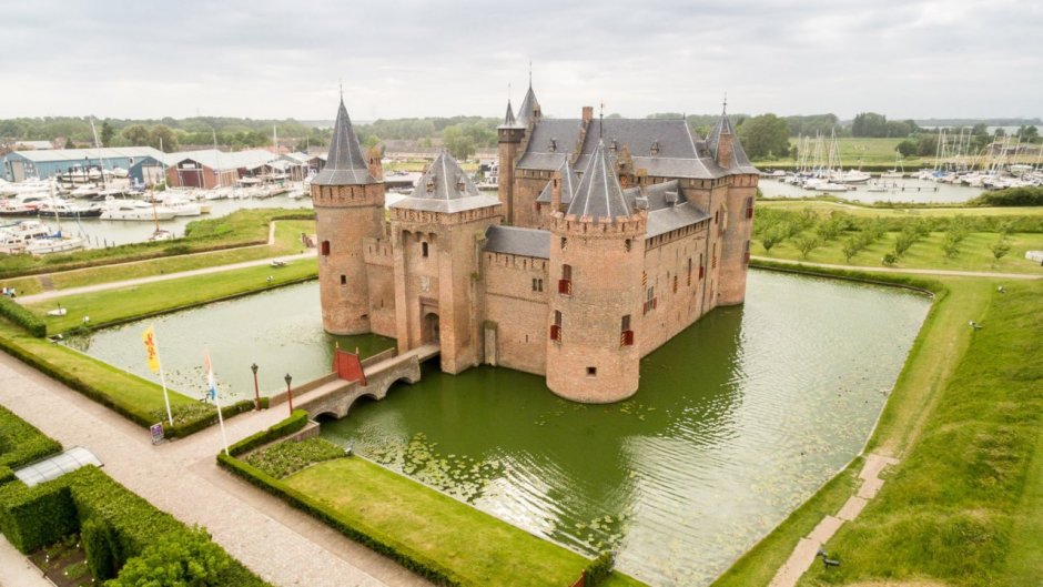 Замок Маудерслот Голландия