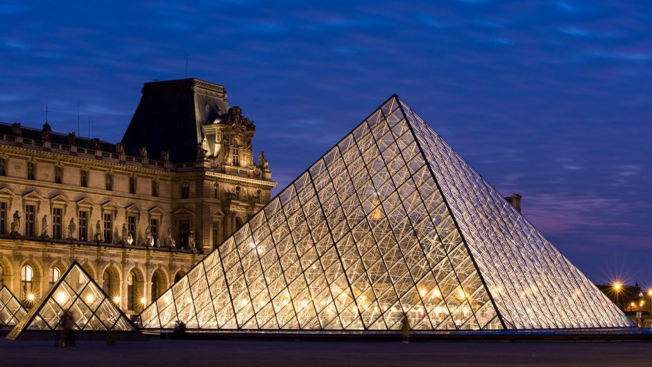 Лувр Париж архитектура