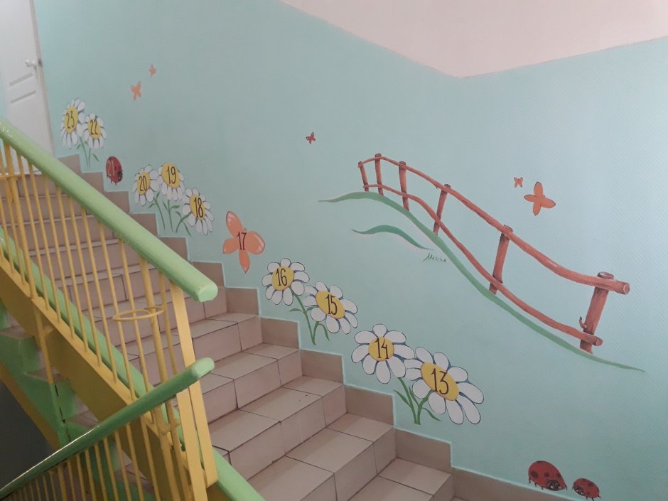 Украшение лестничных пролетов в детском саду