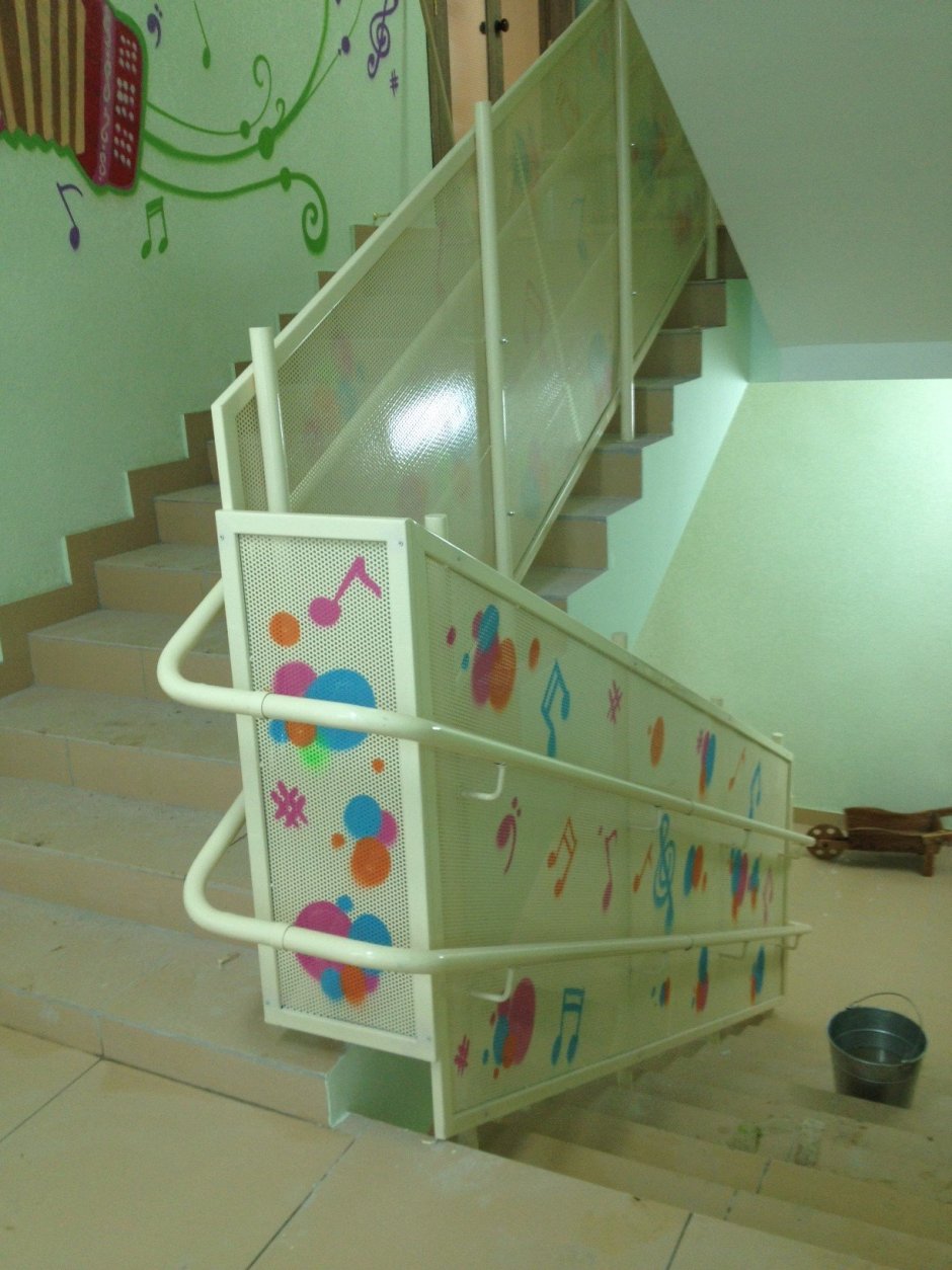 Лестница в детском саду