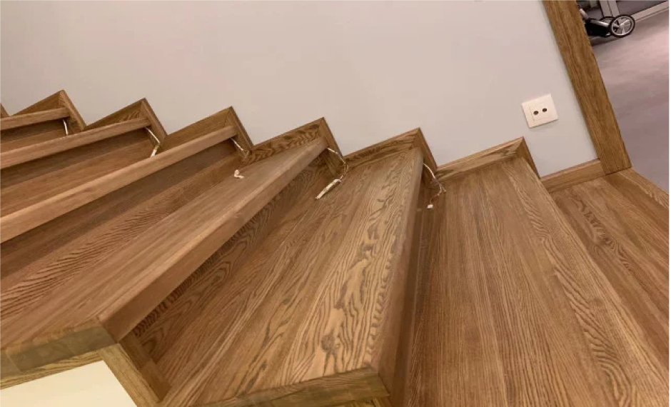 Ступени из ясеня для лестниц