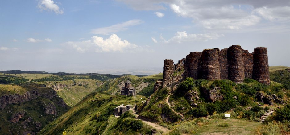 Крепость Амберд сволочи