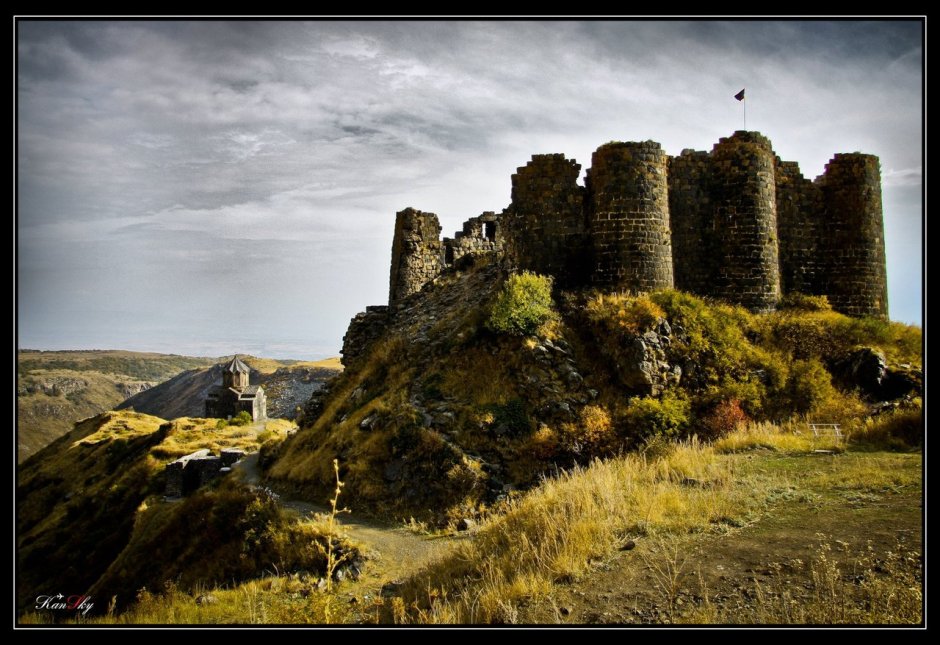 Армения крепость Амберд озеро