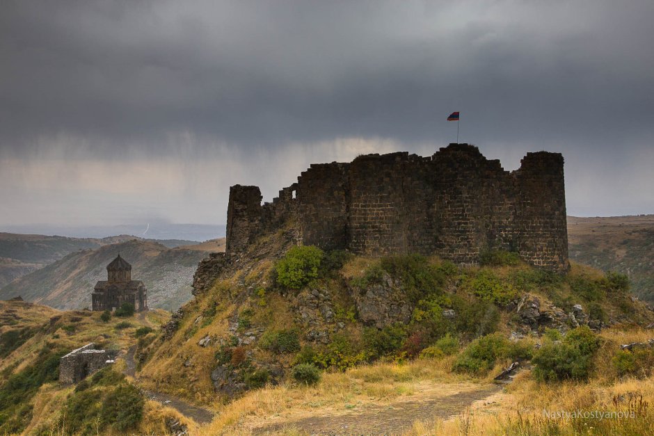 Крепость Ашот Еркат в Армении