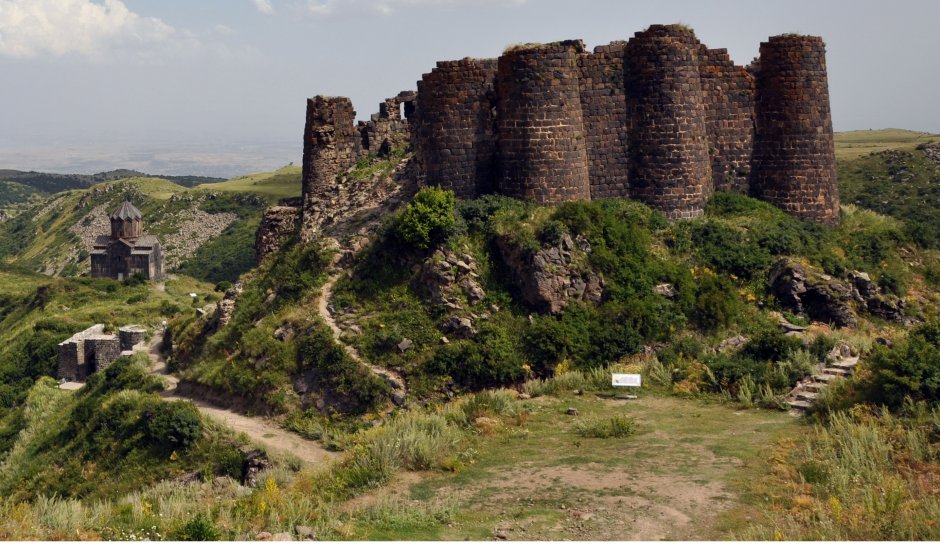 На карте крепость Амберд