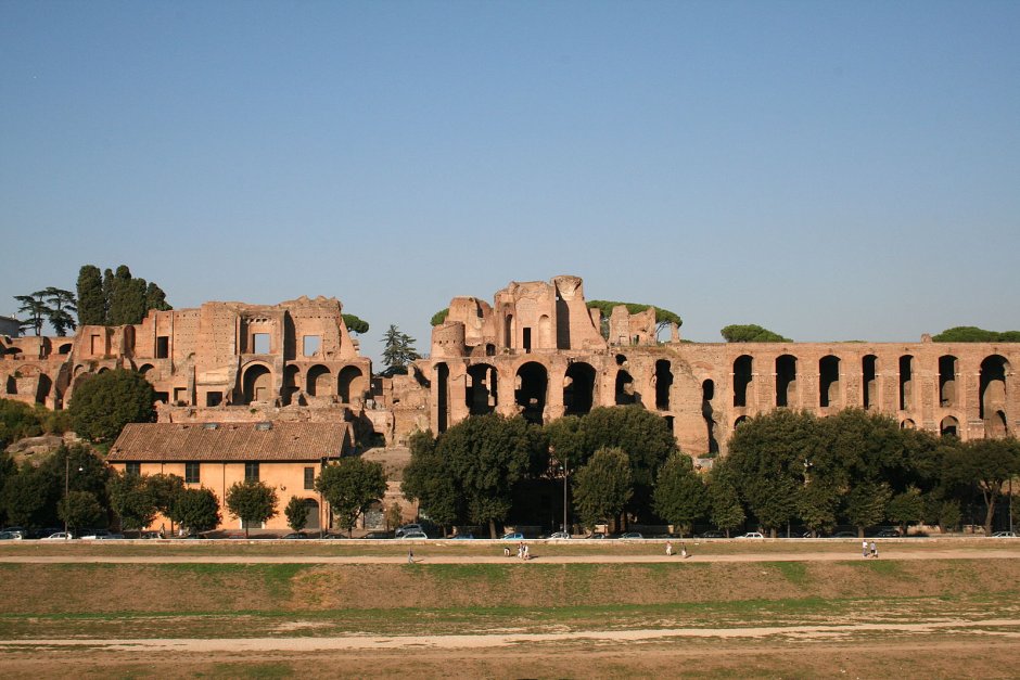 Дворец Цезаря в Риме на Палатинском Холме