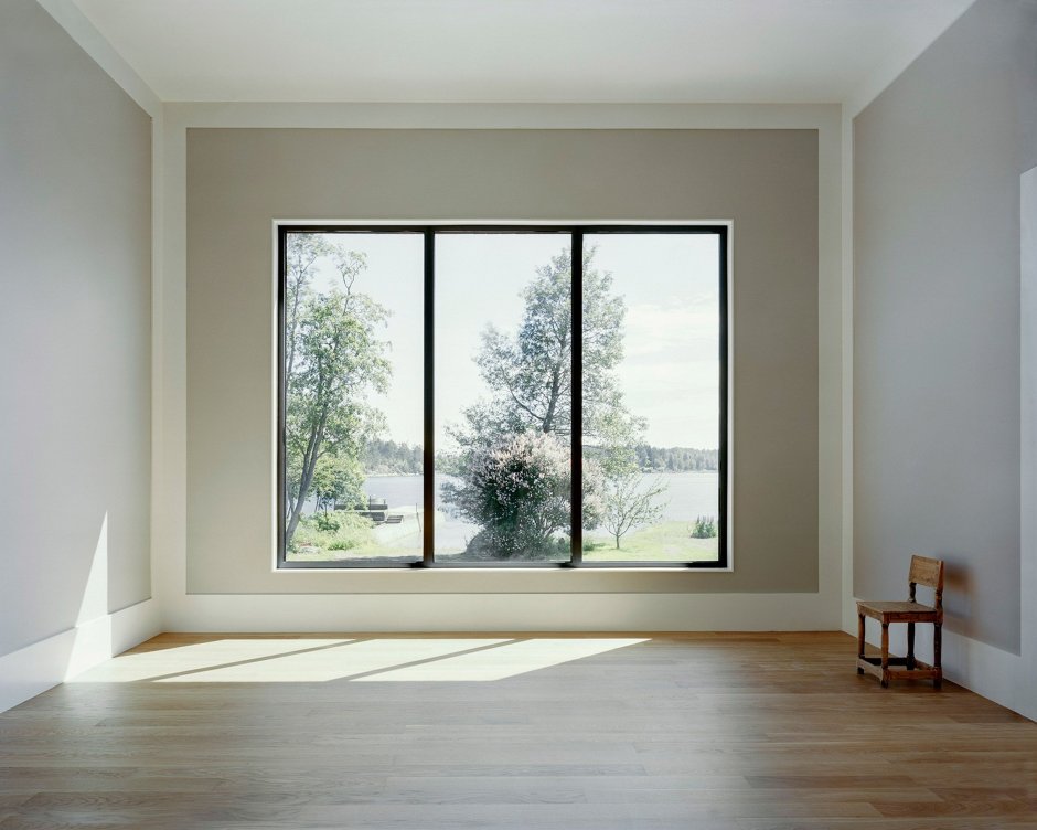 Интерьер комнаты с окном