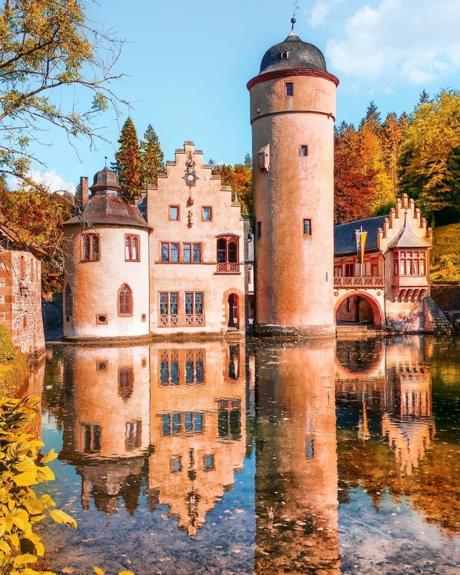 Замок Меспельбрунн Бавария