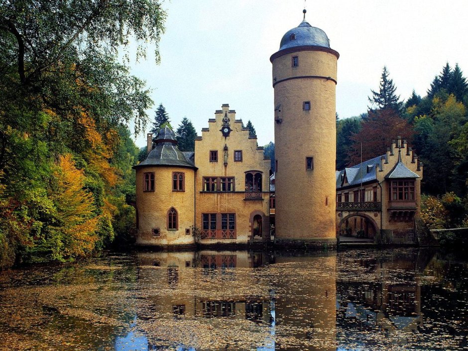 Замок Меспельбрунн черно белые фото