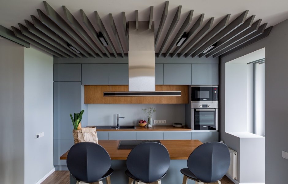 Дизайн потолка на кухне
