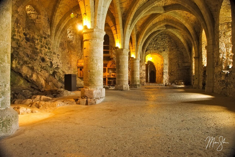 Средневековые ворота монастыря Роша