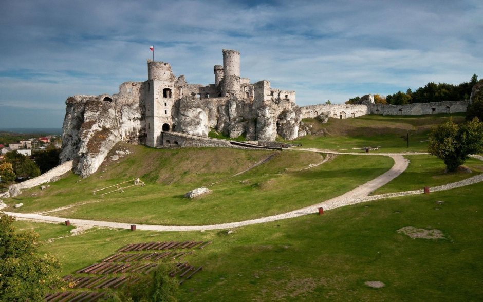 Барельеф замок