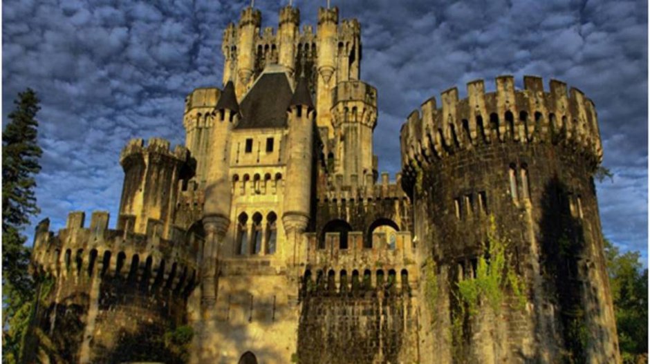 Самые красивый исторический замок