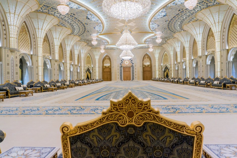 Абу-Даби дворец шейха Аль-Джараф