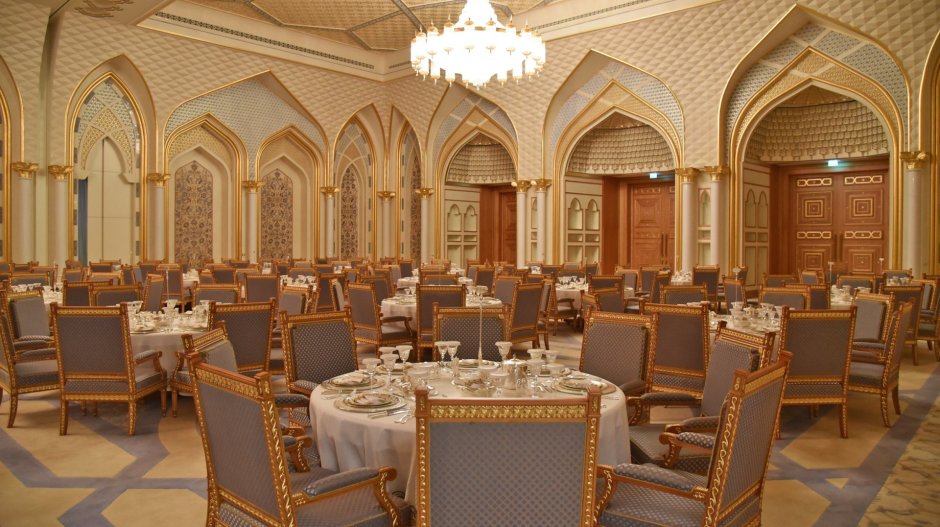 Президентский дворец Абу Даби вечером
