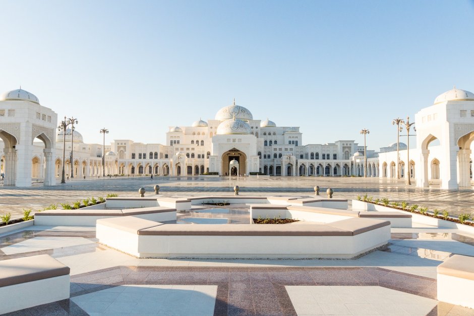 Дворец Лувр в Абу Даби