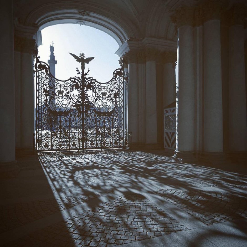 Ворота зимнего дворца в Санкт-Петербурге