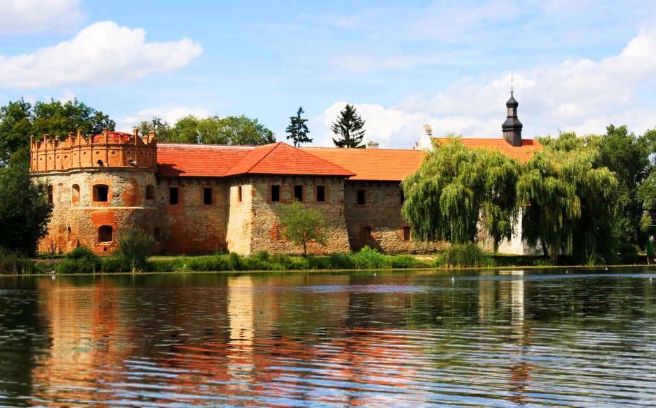 Замок князей Острожских