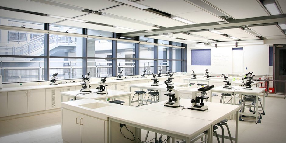 Интерьер современной лаборатории