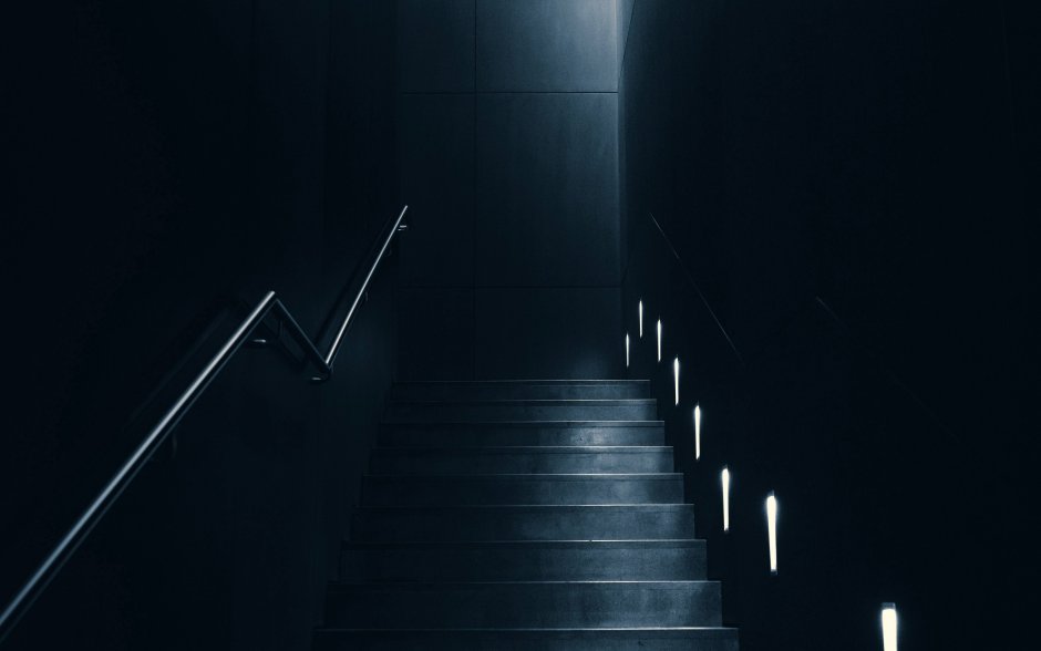 Темная лестница вниз
