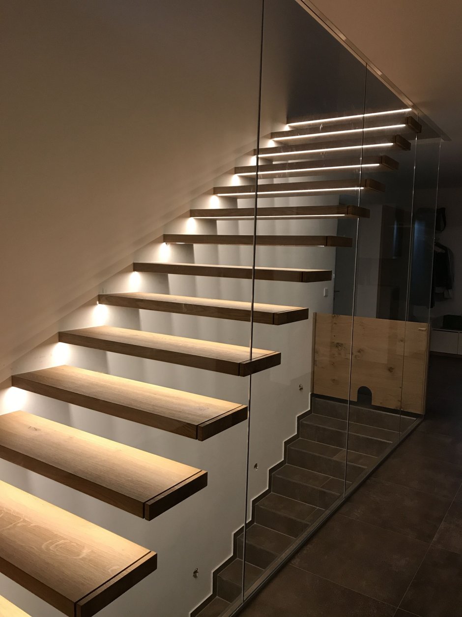 Металлическая лестница с подсветкой