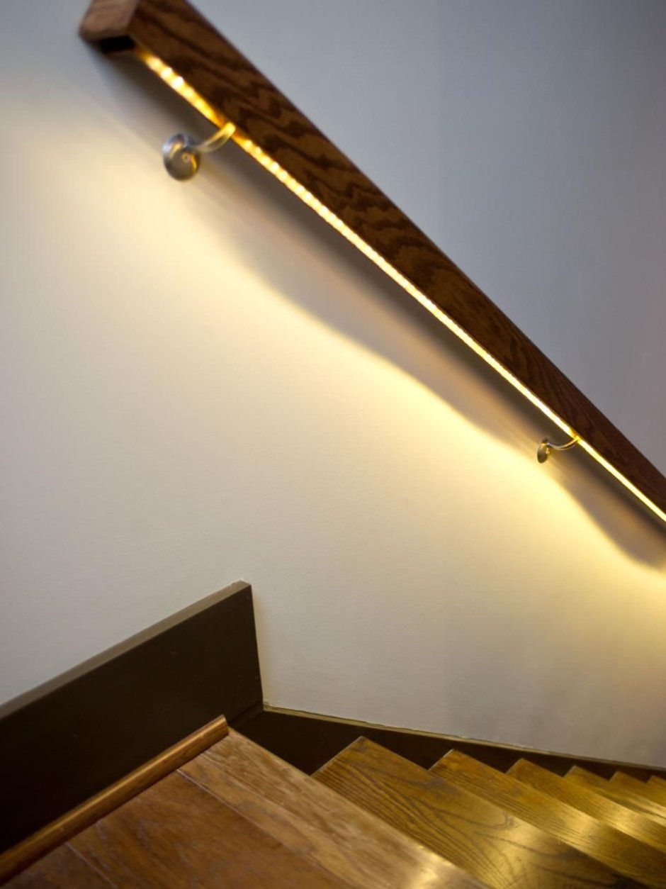 Подсветка лестницы на ступенях с датчиком движения