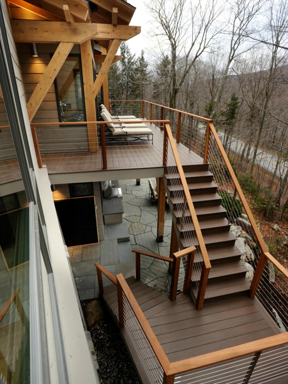 Балкон с наружной лестницей