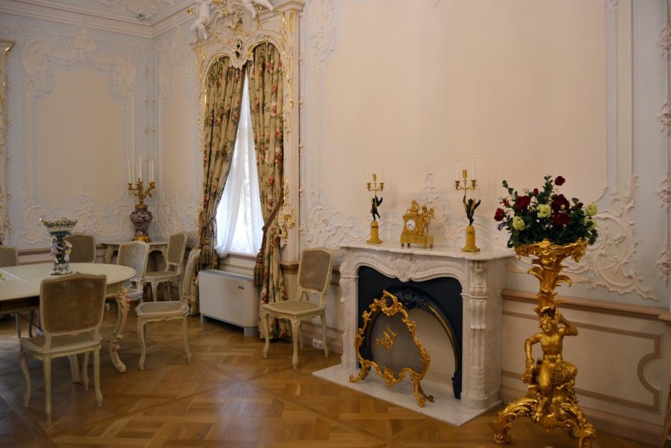 Меншиковский дворец Ореховый кабинет