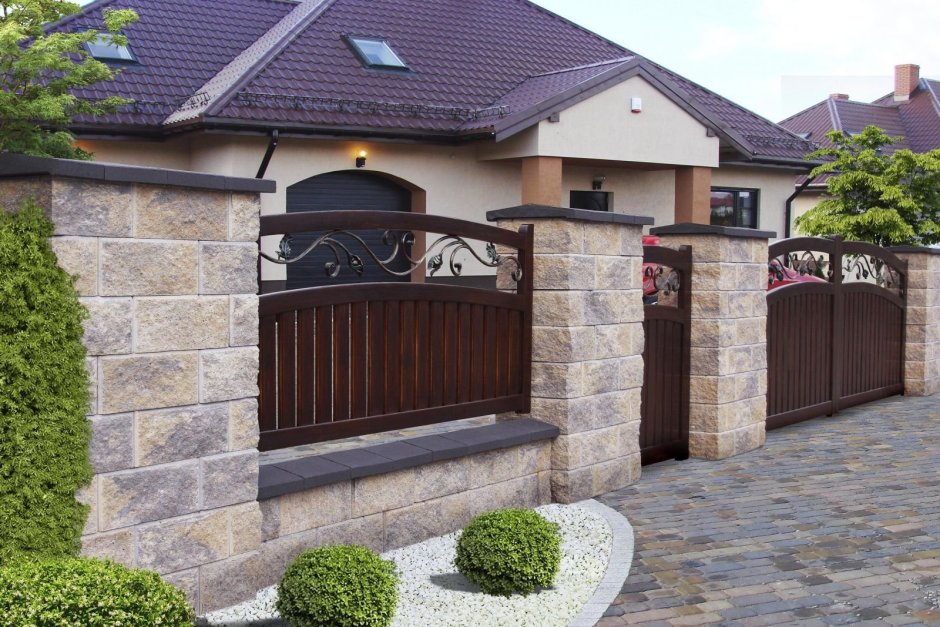 Красивые фасадные заборы