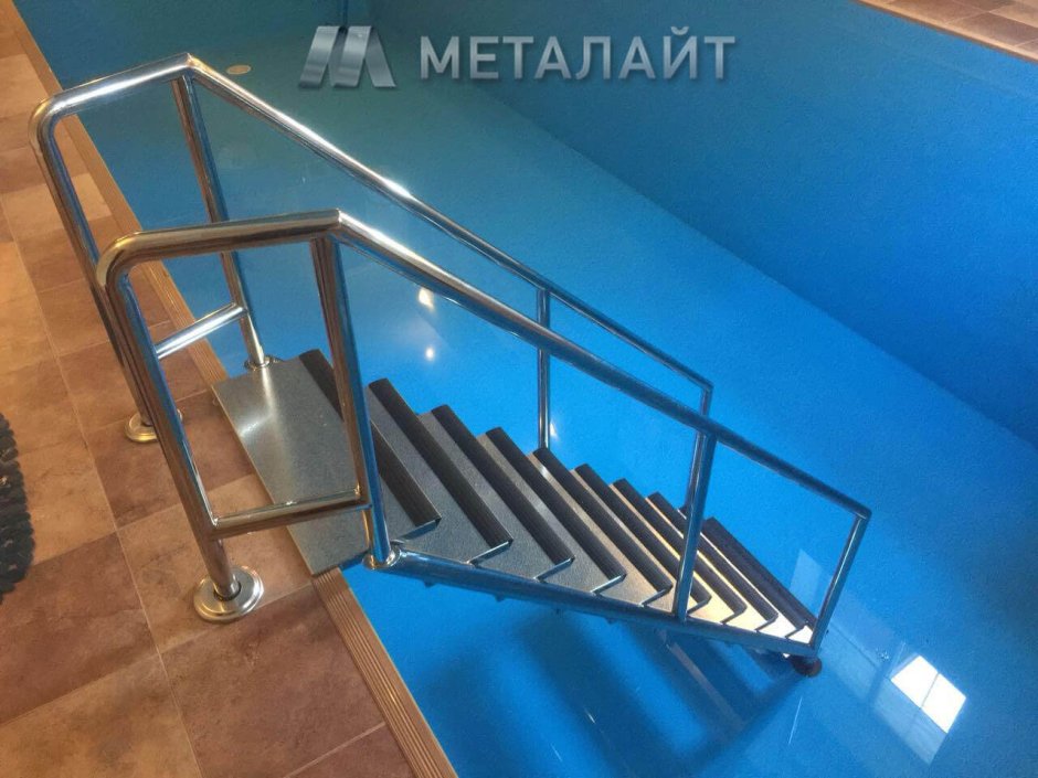 Лестница для бассейна из нержавейки