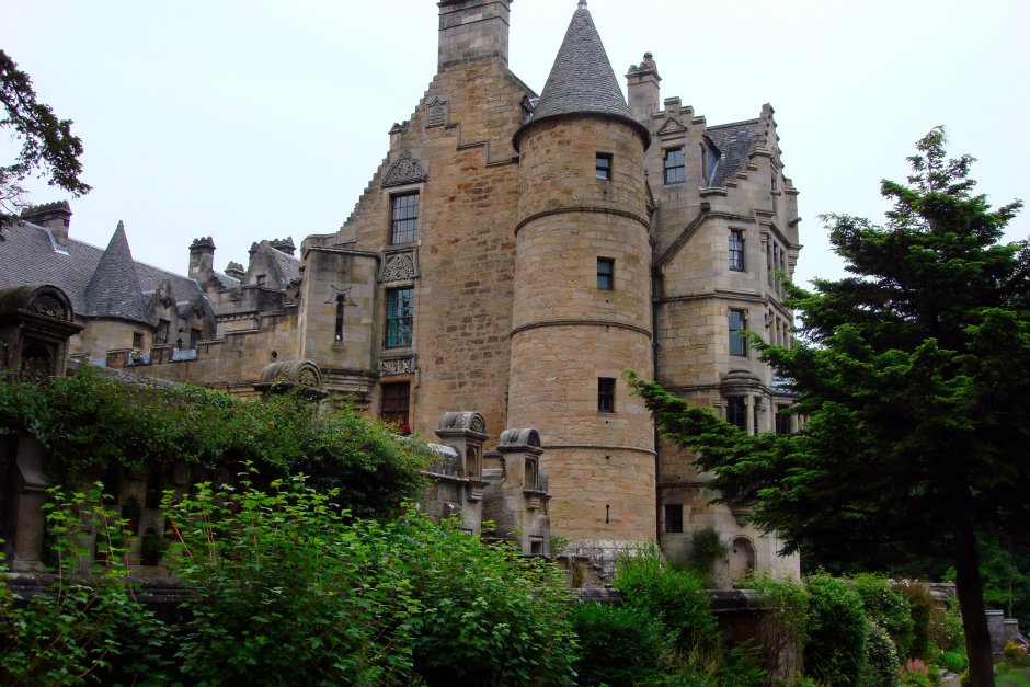 Гостиная в стиле шотландского замка