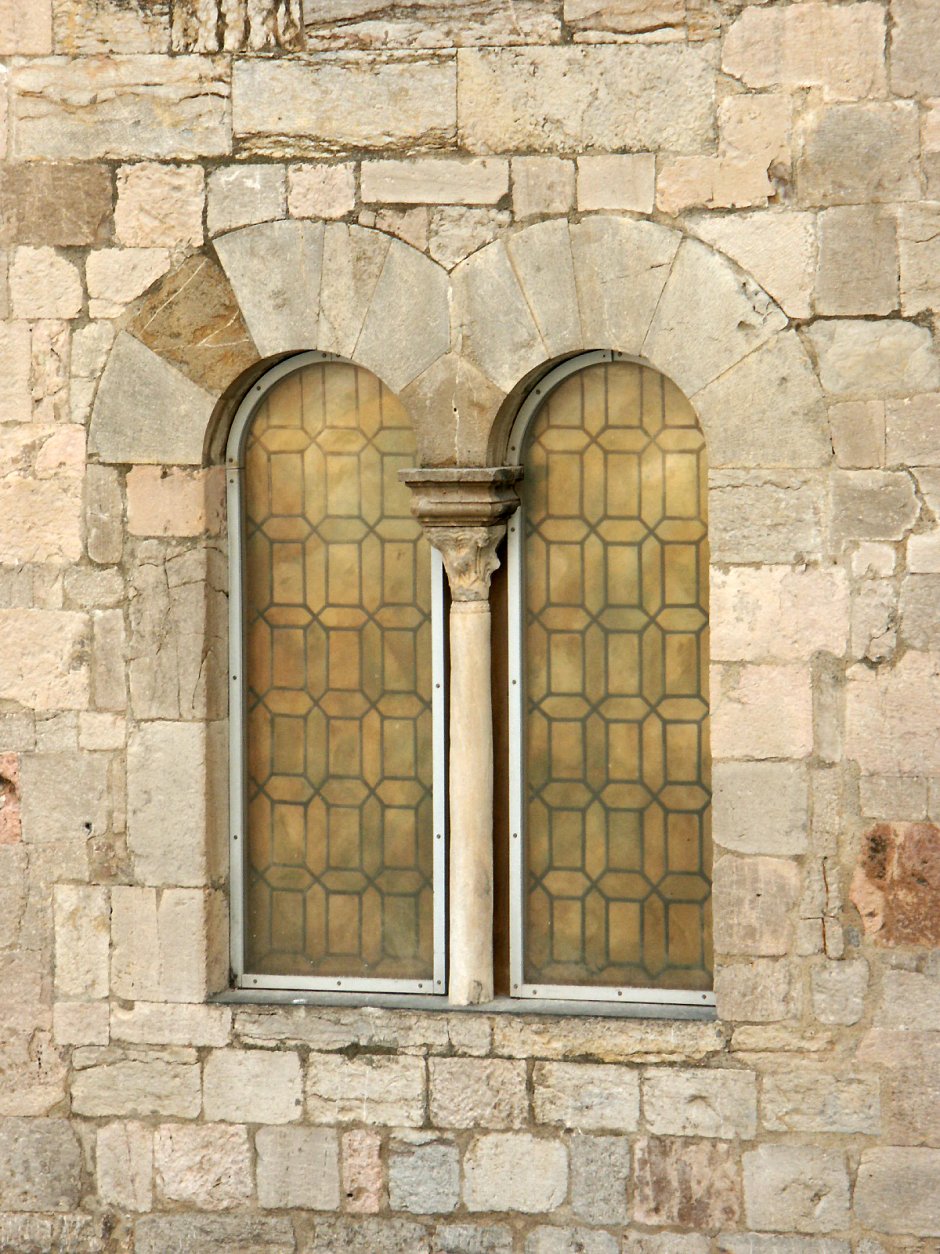 Романский стиль сводчатые арки