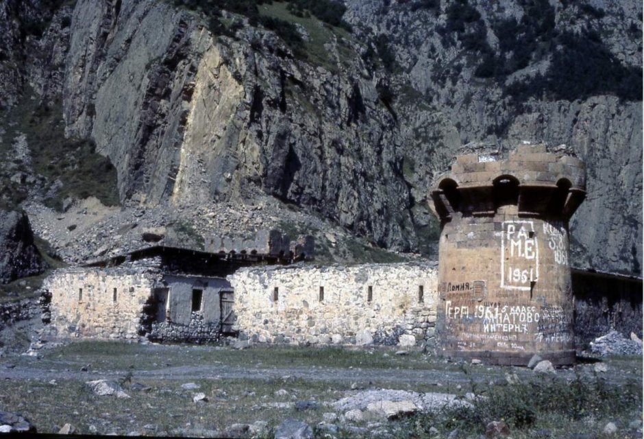 Дарьяльское ущелье замок царицы Тамары